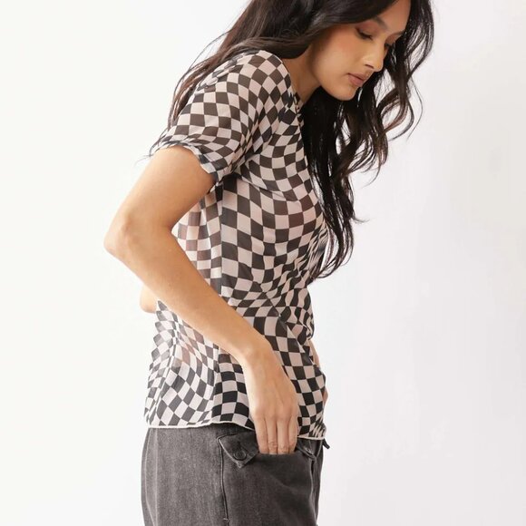 Davi & Dani Checker Board Printed Mesh Short Sleeve Top - Picture 2 of 3